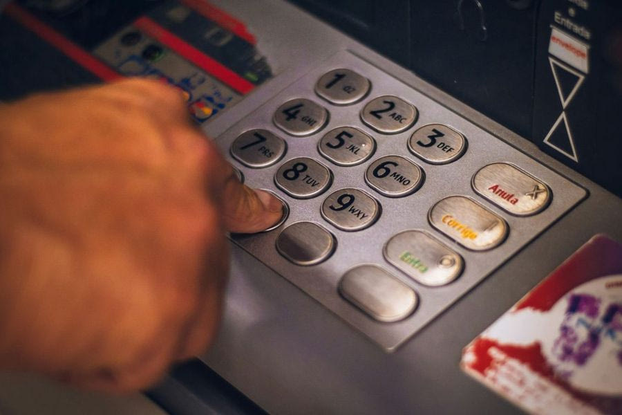ΔΥΠΑ και e- ΕΦΚΑ: Ποιοι πάνε στα ΑΤΜ από αύριο έως και τις 14 Φεβρουαρίου