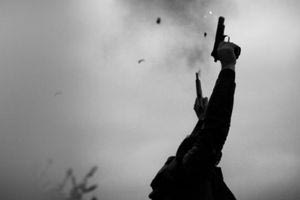 Μαλεβίζι: Στο… πόδι η γειτονιά από πυροβολισμούς, συνελήφθη ο ιδιοκτήτης κέντρου διασκέδασης