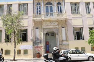 Μαχαίρωμα στη Μεσαρά: Στη φυλακή πατέρας και γιος για την επίθεση στα δύο αδέρφια