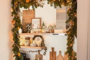 Η νέα τάση στα Χριστούγεννα: Στολισμός με κοντάρι κουρτίνας μπάνιου αντί για δέντρο!