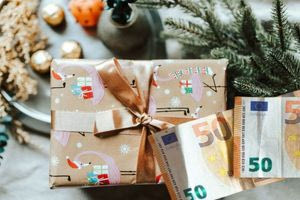 Γιατί φέτος θα καταβληθεί νωρίτερα το Δώρο Χριστουγέννων – Ποια θα είναι η αμοιβή όσων εργαστούν τις γιορτές
