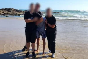 Αυστραλία: Χειροπέδες σε 4 Έλληνες για 37 κιλά μεθαμφεταμίνης αξίας $34 εκατ. – Ο ένας συνελήφθη σε παραλία