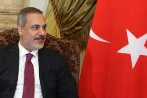 Η Τουρκία προειδοποιεί το Ισραήλ να σταματήσει αμέσως τις επιθέσεις στη Συρία