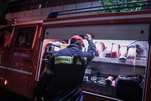 Ηράκλειο: Στις φλόγες τυλίχθηκαν δύο νταλίκες στο λιμάνι