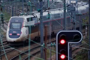 Οδηγός αμαξοστοιχίας στη Γαλλία πήδηξε από τρένο εν κινήσει – Σοβαρά προβλήματα στα δρομολόγια