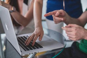 24χρονη απολύθηκε μετά από 3 ημέρες στη δουλειά και ξέσπασε -«Η Gen Z δεν ανέχεται τοξικό εργασιακό περιβάλλον»