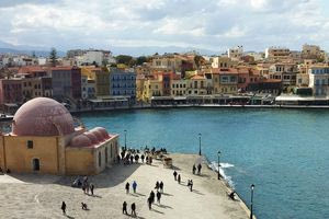 «Ντύνονται» τουρίστες αλλά είναι… εφοριακοί – Σαρωτικοί έλεγχοι της ΑΑΔΕ στα Χανιά