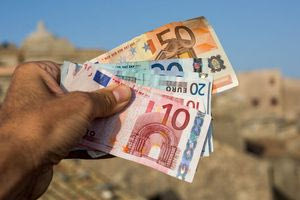 Σουηδία γίναμε: Μισθός 1.500 ευρώ στην Ελλάδα τη νέα χρονιά – Ποιοι θα τον πάρουν