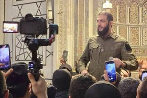 «Αυτή η νίκη είναι για όλους τους Σύρους» : Στη Δαμασκό ο ηγέτης των τζιχαντιστών