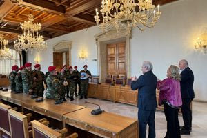 Χριστούγεννα: Γιατί λέμε κάλαντα την παραμονή; – Τι είναι και από πού προέρχεται το έθιμο