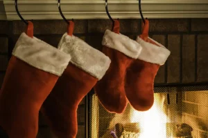 Όσοι στολίζουν νωρίς το χριστουγεννιάτικο δέντρο είναι πιο ευτυχισμένοι