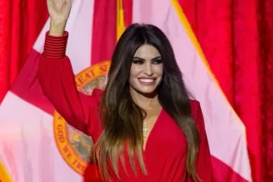 Από μοντέλο της Victoria’s Secret, πρέσβειρα στην Ελλάδα – Ποια είναι η Κίμπερλι Γκίλφοϊλ