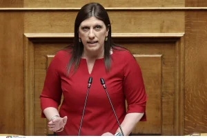 Βουλή: Στην Επιτροπή Δεοντολογίας παραπέμπει ο Κακλαμάνης την Κωνσταντοπούλου