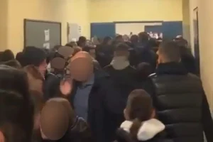 Επιτέθηκαν μαζικά σε συμμαθητή τους μετά την πληροφορία ότι παρενόχλησε σεξουαλικά μαθήτρια