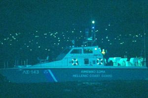 Τρεις οι επιχειρήσεις του Λιμενικού ανοιχτά της Γαύδου την νύχτα – Συγκεχυμένες οι πληροφορίες για τον αριθμό των αγνοουμένων