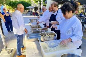 Μια γλυκιά στάση στην Πλατεία Αγίας Αικατερίνης