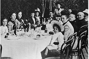 Γραφικές χριστουγεννιάτικες παραδόσεις και όμορφα έθιμα στην παλιά Αθήνα