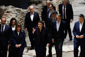 Το πρόσωπο που βρέθηκε στα εγκαίνια του Μετρό και στην Αθήνα και στην Θεσσαλονίκη