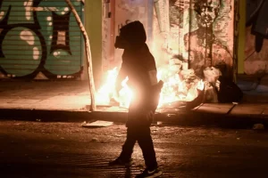 Ένταση στο Σύνταγμα στη συγκέντρωση για τα Τέμπη