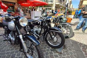 Χανιά: Δίτροχες «καλλονές» στόλισαν την Παλιά Πόλη για φιλανθρωπικό σκοπό