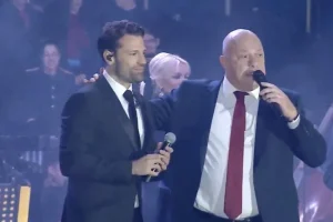 «Βούλιαξε» ο Βόλος με την εμφάνιση του Κωνσταντίνου Αργυρού για την φωταγώγηση της πόλης