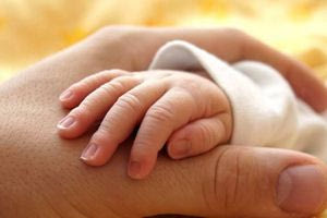 Κατερίνη: Εντοπίστηκε νεογνό στα σκουπίδια – 15χρονη γέννησε στην τουαλέτα