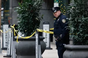 Μπράιαν Τόμπσον: Ποιος ήταν ο CEO κορυφαίας ασφαλιστικής εταιρείας που δολοφονήθηκε στο Μανχάταν