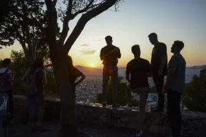 Ποια είναι η σχέση της Gen Z με τη θρησκεία