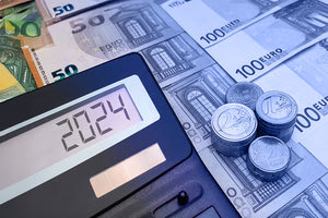 Κατώτατος μισθός: Τι προβλέπει ο νόμος για δημόσιο και ιδιωτικό τομέα