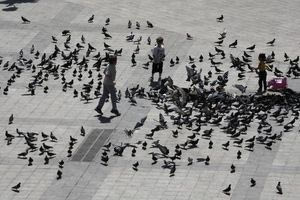 Αφιέρωμα του CNBC για την Ελλάδα που παλεύει με την πληθυσμιακή κατάρρευση