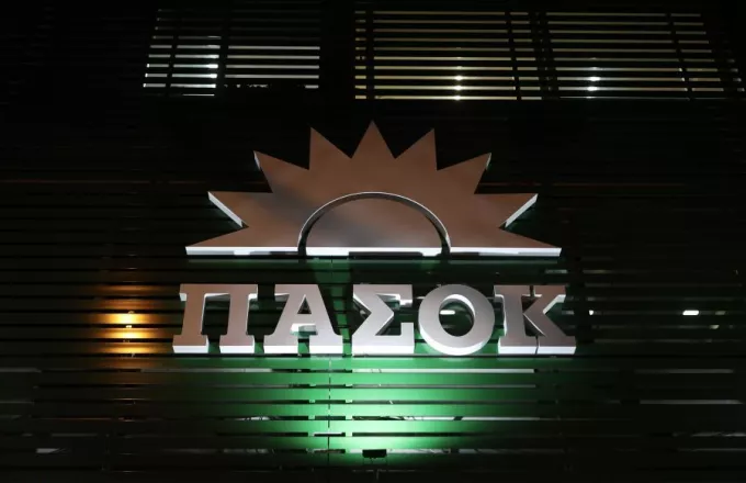 ΠΑΣΟΚ για ΝΔ: Αν ψάχνουν ποιος τα «μαζεύει» ας κοιταχτούν στον καθρέφτη
