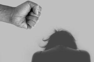 Πήλιο: «Με απείλησε ότι θα μου βγάλει τα ρούχα και θα με αφήσει γυμνή στο χωριό»