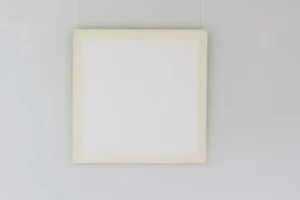 Μετά την μπανάνα των $6,2 εκατ., ετοιμάζεται δημοπρασία για λευκό πίνακα που ξεκινά από τα $1,5 εκατ.