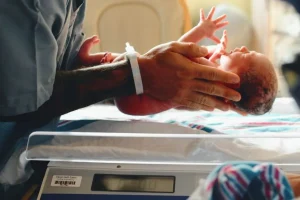 Πρόωρος τοκετός: Οι μακροχρόνιες επιπτώσεις ακόμα και 40 χρόνια μετά