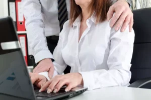 Σεξουαλική παρενόχληση και βία στην εργασία – Αποκαλυπτική έρευνα της ΓΣΕΕ