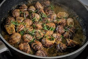 «Έρχομαι στην Κρήτη, κλείσε τραπέζι να φάμε χοχλιούς μπουμπουριστούς και αντικριστό!»