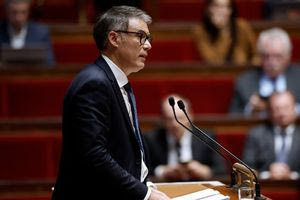 Το γαλλικό Σοσιαλιστικό Κόμμα έτοιμο να διαπραγματευτεί για σχηματισμό νέας κυβέρνησης