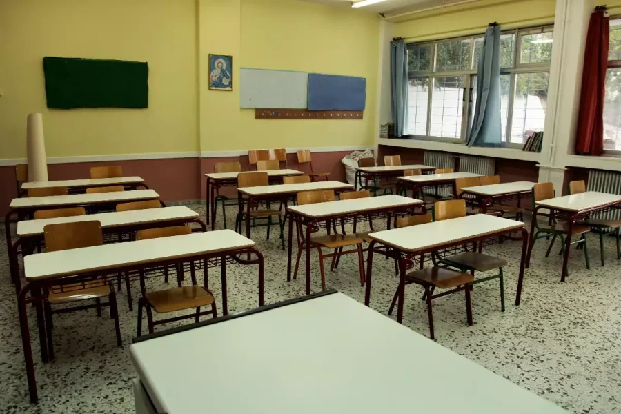 Βόλος: Μαθητής χαιρέτισε ναζιστικά σε εκδήλωση μνήμης του Ολοκαυτώματος