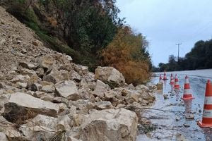 Κατολίσθηση στον δρόμο προς Σητεία – Κλειστό το ένα ρεύμα κυκλοφορίας