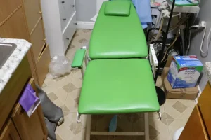 Έστησε παράνομο οδοντιατρείο στην κουζίνα της – Η 70χρονη έκανε εξαγωγή δοντιών σε ανυποψίαστους ασθενείς