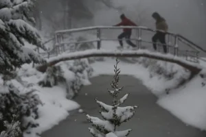 Με τι καιρό θα γιορτάσουμε τα φετινά Χριστούγεννα – Σε ποιες περιοχές θα χιονίσει