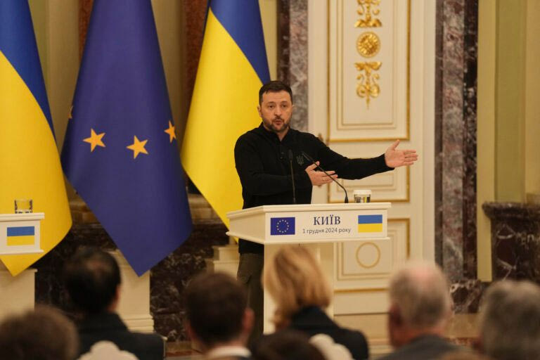 Β. Ζελένσκι: Δε μπορούμε να απωθήσουμε τα ρωσικά στρατεύματα από την Κριμαία και τα ανατολικά