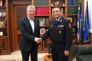 Συνάντηση Περιφερειάρχη με τον νέο συντονιστή Βορείου-Νοτίου Αιγαίου και Κρήτης του Πυροσβεστικού Σώματος