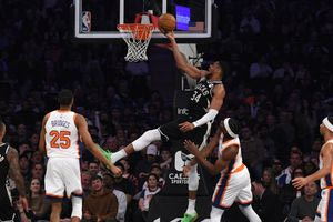 Εφιαλτική βραδιά για τους Μπακς του Γιάννη Αντετοκούνμπο – Δέχτηκαν 140 πόντους στη Νέα Υόρκη