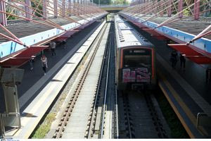 Από καθαρή τύχη δεν θρηνήσαμε θύματα: Άνοιξαν εν κινήσει όλες οι πόρτες συρμού του ηλεκτρικού!