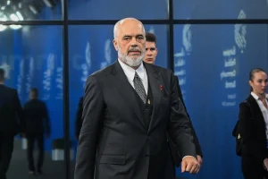 Η Αλβανία ιδρύει μουσουλμανικό κρατίδιο στα Τίρανα στα πρότυπα του Βατικανού