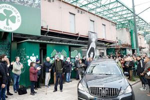 Μίμης Δομάζος: Το συγκινητικό βίντεο του Παναθηναϊκού – «Η τελευταία επίσκεψη στο αιώνιο σπίτι του»