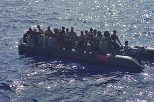 Νέα διάσωση ανοικτά της Γαύδου – Δεξαμενόπλοιο εντόπισε πλοιάριο με 36 ανθρώπους