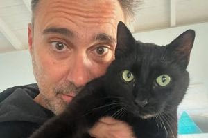 Η «συγγνώμη» του Γιώργου Καπουτζίδη στην γάτα του