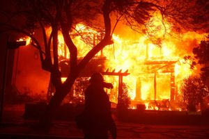 Καλιφόρνια: Μία από τις πιο σημαντικές πυρκαγιές και οι παράλληλοι κίνδυνοι για την Ελλάδα